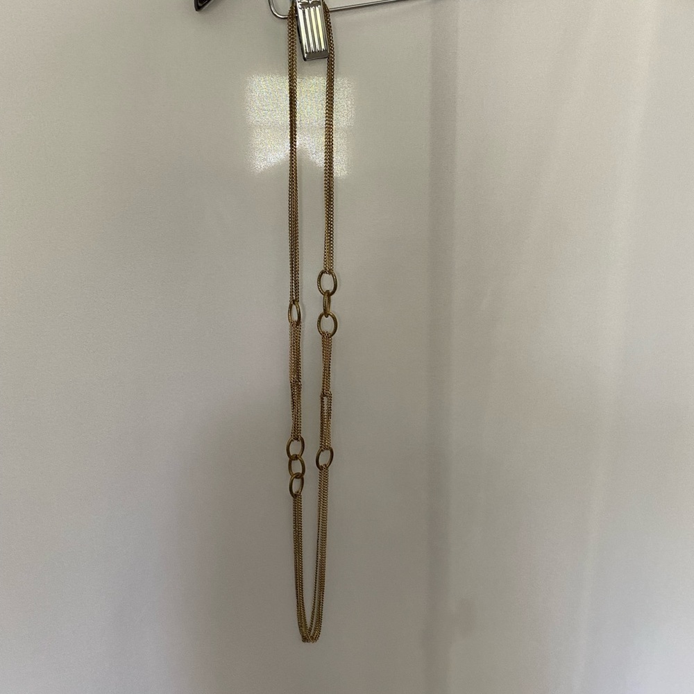 Very nice like new gold necklace.